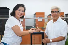 La IUEND recibió la estatuilla del Barón Pierre de Coubertin