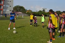 Se realizó en la IUEND la conferencia y clínica deportiva en campo ADN del Campeón con el exarquero y entrenador argentino Carlos El Mono Navarro