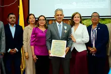 Asamblea Departamental del Valle del Cauca otorg&oacute; la Orden Independencia Vallecaucana al egresado Reinaldo Rueda Rivera