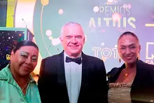 La rectora Patricia Mart&iacute;nez entreg&oacute; el Altius de Oro &ndash; Promesa del A&ntilde;o en la 13.&ordf; edici&oacute;n de los Premios 