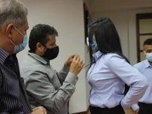 Estudiantes de 8vo semestre de Administración recibieron su gafete1