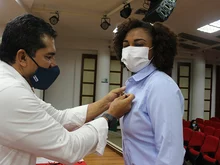 Estudiantes de 8vo semestre de Administración recibieron su gafete4