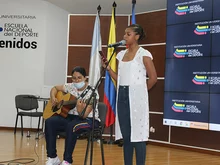 Estudiantes de 8vo semestre de Administración recibieron su gafete13