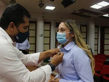 Estudiantes de 8vo semestre de Administración recibieron su gafete16