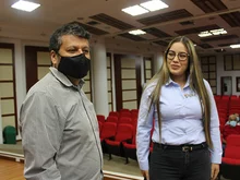 Estudiantes de 8vo semestre de Administración recibieron su gafete18