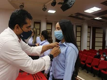 Estudiantes de 8vo semestre de Administración recibieron su gafete20