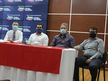 Estudiantes de 8vo semestre de Administración recibieron su gafete27