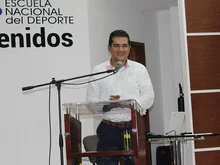 Estudiantes de 8vo semestre de Administración recibieron su gafete29