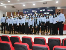 Estudiantes de 8vo semestre de Administración recibieron su gafete30