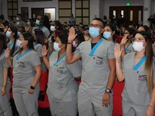 Estudiantes de la Facultad de Salud recibieron su gafete en Ceremonia de Prácticas