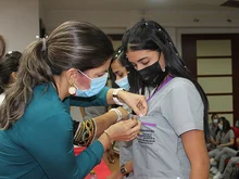 Estudiantes de la Facultad de Salud recibieron su gafete en Ceremonia de Prácticas