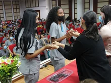 Estudiantes de la Facultad de Salud recibieron su gafete en Ceremonia de Prácticas
