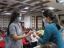 Estudiantes de la Facultad de Salud recibieron su gafete en Ceremonia de Prácticas