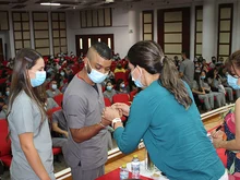 Estudiantes de la Facultad de Salud recibieron su gafete en Ceremonia de Prácticas
